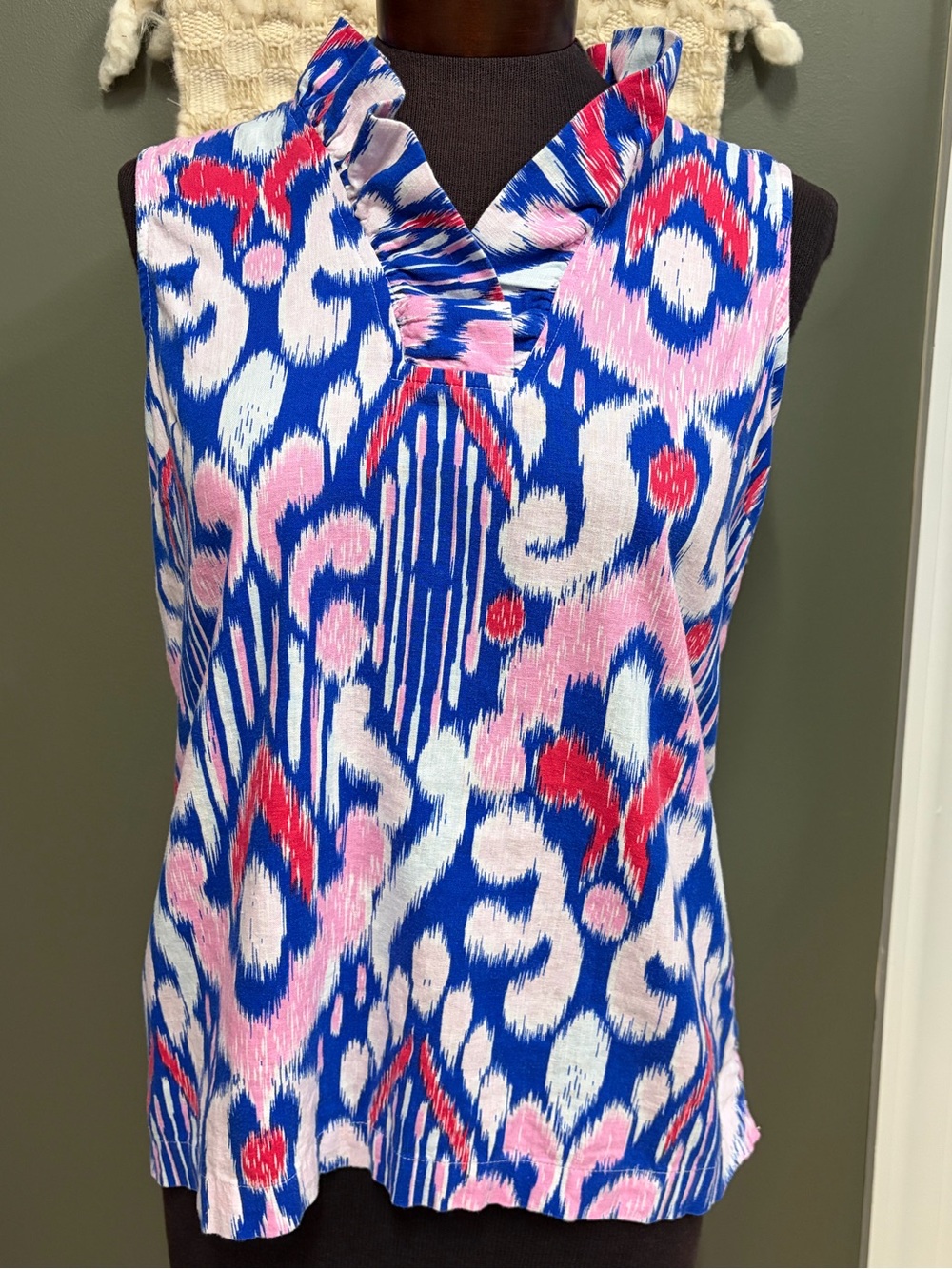 crown & ivy Abstract Brushstroke Sleeveless Top in Blue, Pink & White